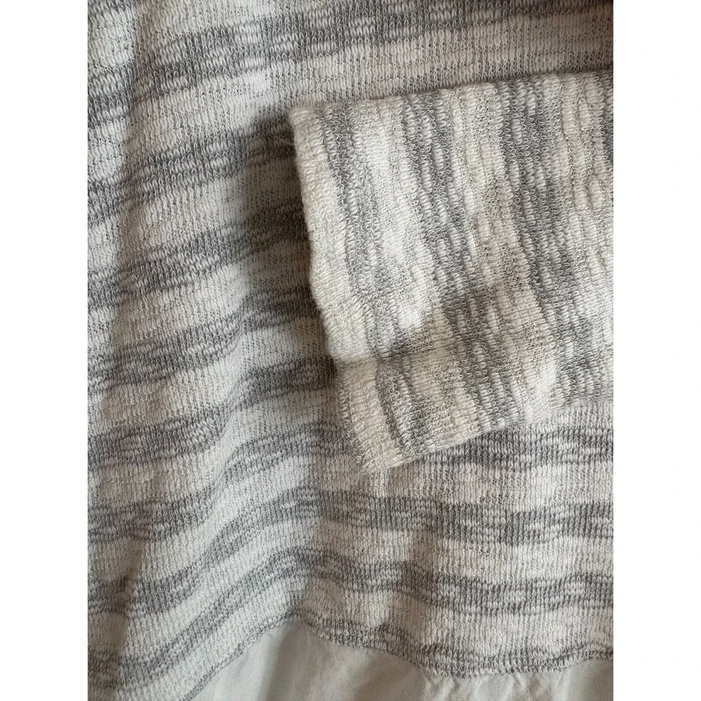 Anthropologie Left of Center Gray White Stripe Lightweight Sweater Womens Size S